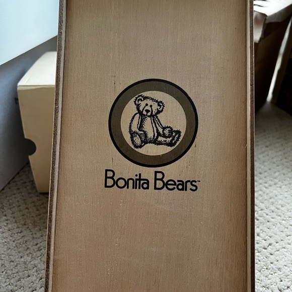 Bonita bear collectible - Picture 4 of 5